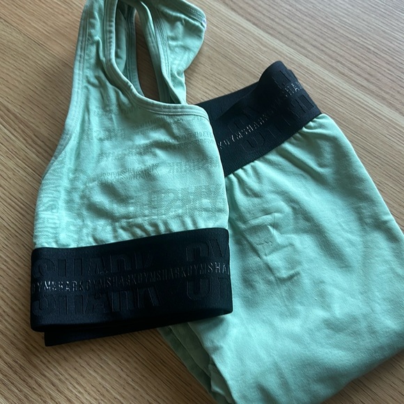 GYMSHARK 2 pc Set 💚🖤 - Picture 1 of 8
